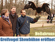 Greifvogel-Show in Hellabrunn erhielt neue Showbühne mit täglicher Vogel Show (©Foto: Martin Schmitz)